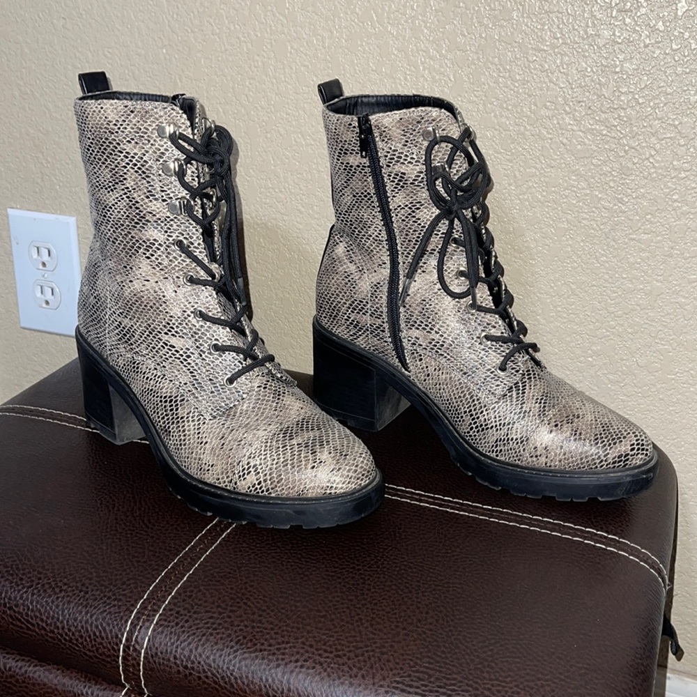 Beautiful and comfy size 11